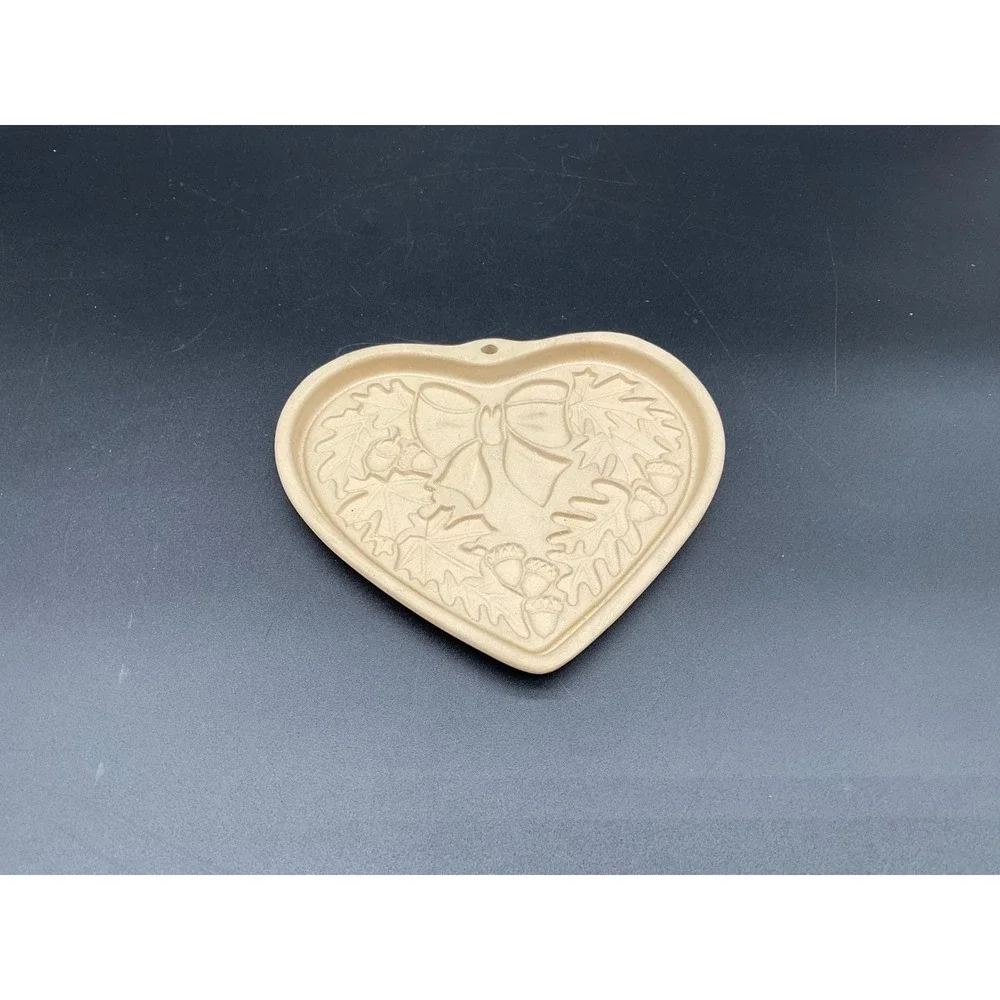 Pampered Chef Autumn Wreath Heart Cookie Mold Stoneware 2003 Seasons the Heart‎